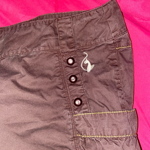 😯🤎Women’s Brown Baby Phat Capris🤎😽 - Picture 3 of 6